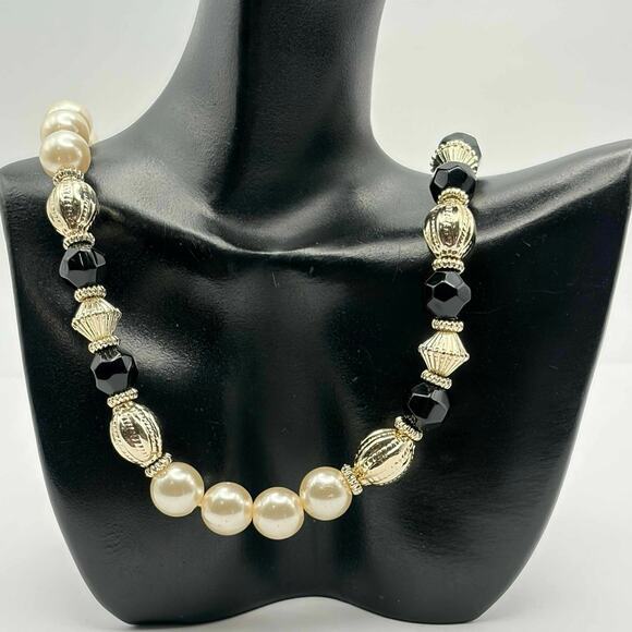 Black & Cream Beaded Necklace - Picture 1 of 3